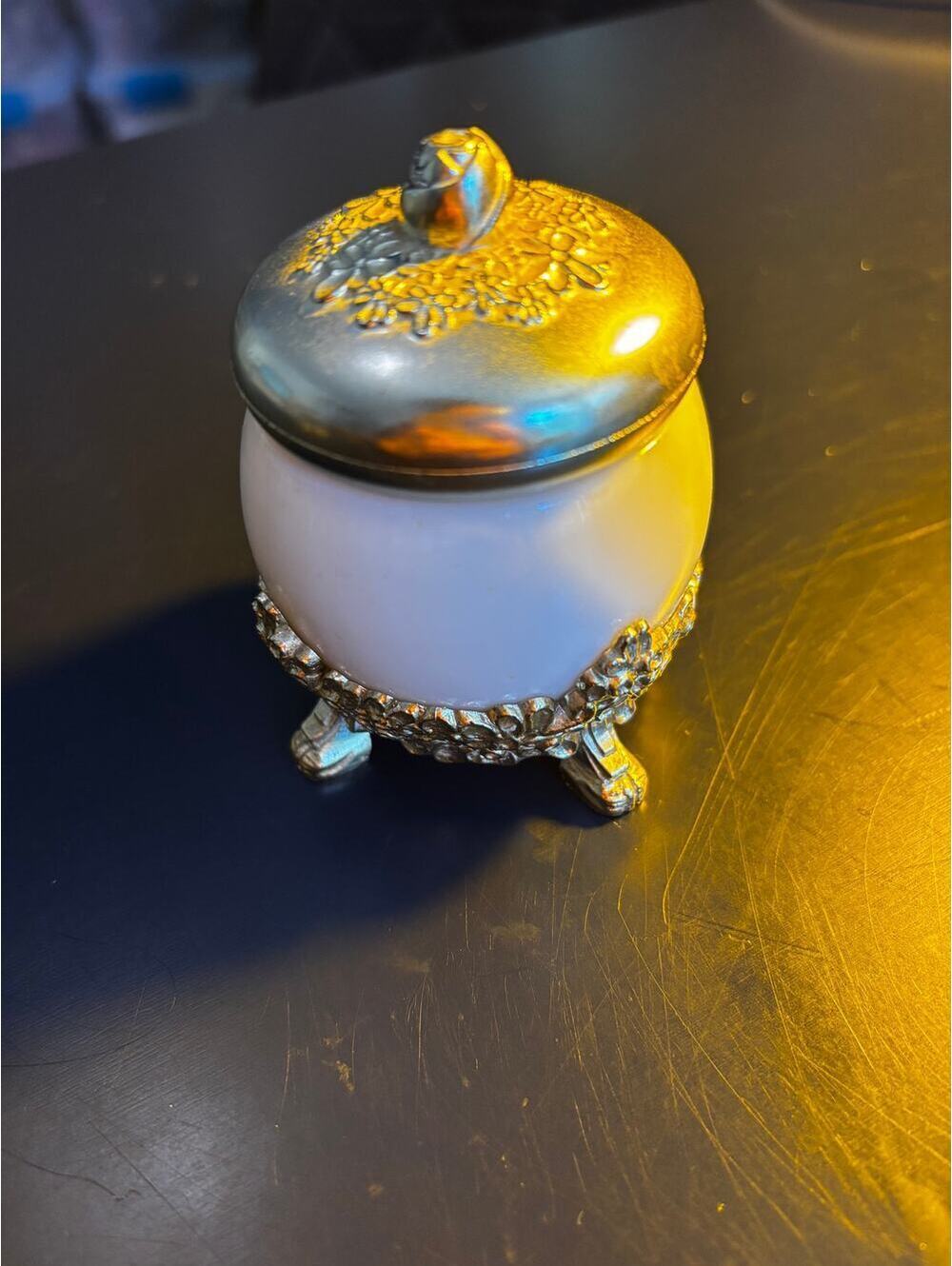 Avon Vintage 1974 Baroque Sonnet Cream Sachet Jar Milk Glass